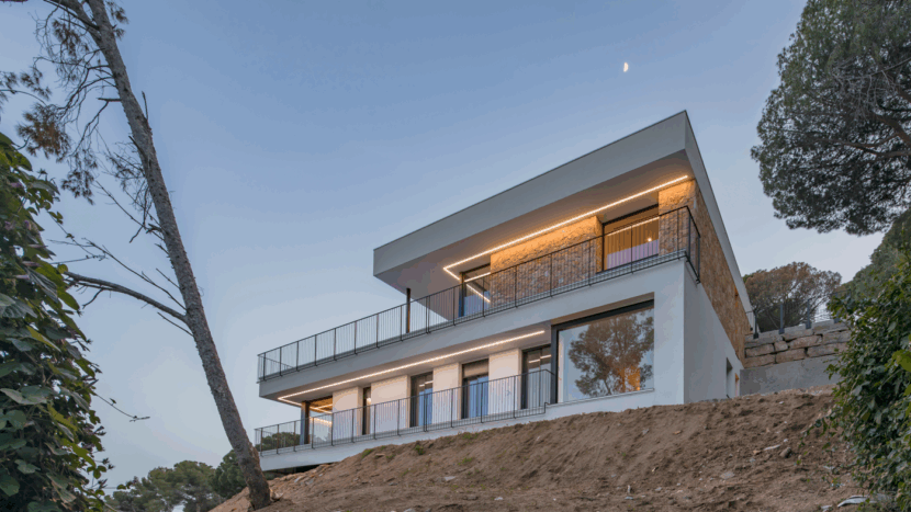 Vivienda unifamiliar en el Maresme Arquitectura integrada en el paisaje.